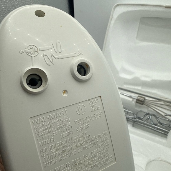 GE 6 Speed Hand Mixer w/ Storage Case 2 Beaters 2 Dough Hooks, 1 Whisk Works - Picture 8 of 13